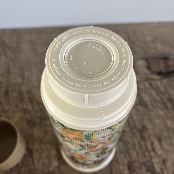 Vintage Aladdin Thermos The Suburbanite 1 Pint Boho Retro Needlepoint 70s - Picture 4 of 10